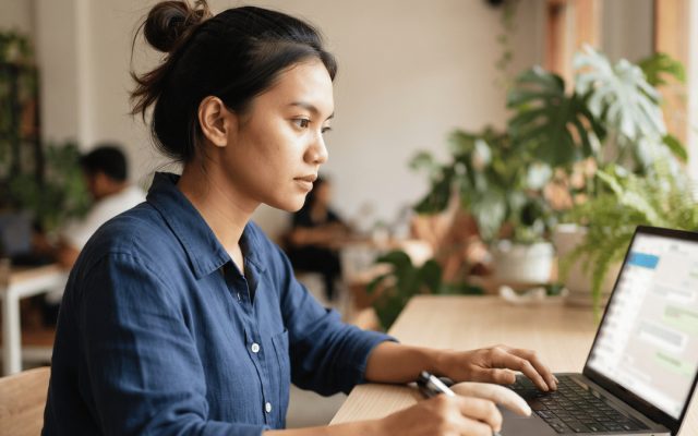 Menyusun instruksi yang tepat adalah kunci mendapatkan jawaban berkualitas dari chatbot AI. | Foto: Generated by Gemini AI/Adi Gunawan