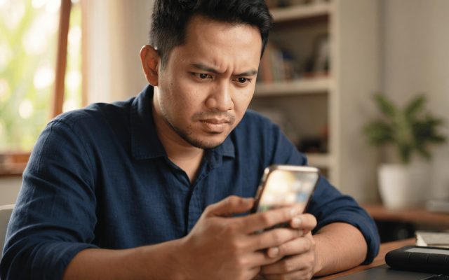Ilustrasi penyimpanan digital yang penuh: saatnya bersih-bersih sebelum membeli ruang tambahan. | Foto: Generated by Gemini AI/Adi Gunawan
